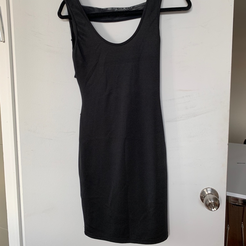 Black bodycon dress